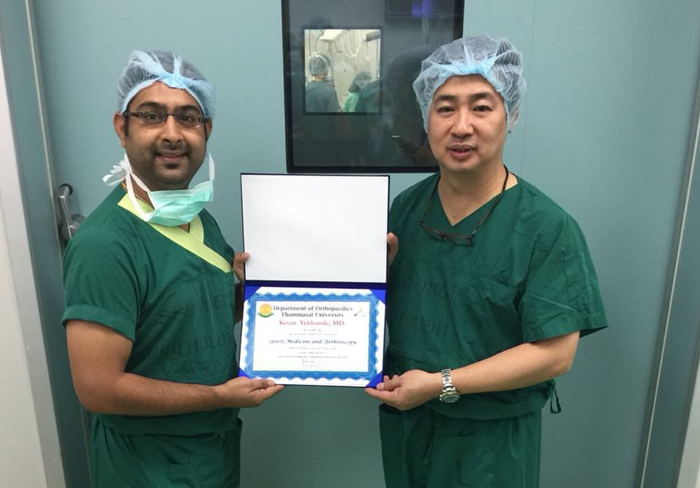 Dr.Ketan Vekhande recieving Certificate